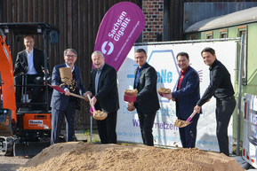 Dr. Frank Brinkmann, Jens Schaller, Landrat Michael Geisler, Ralf Rother, Steffen Lehmann und Sven Paschold beim ersten Spatenstich in Wilsdruff