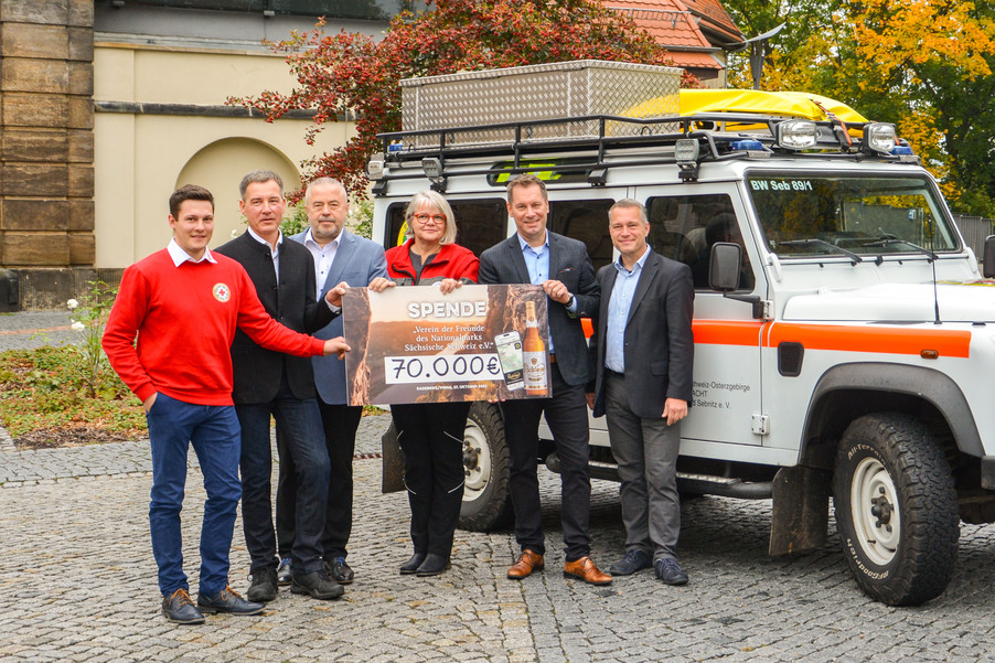 Spendenübergabe von Exportbierbrauerei Radeberger an Bergwacht Sächsische Schweiz