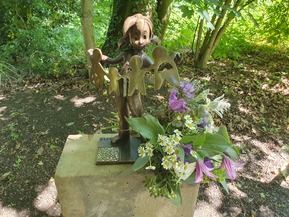 Bronzestatur in park