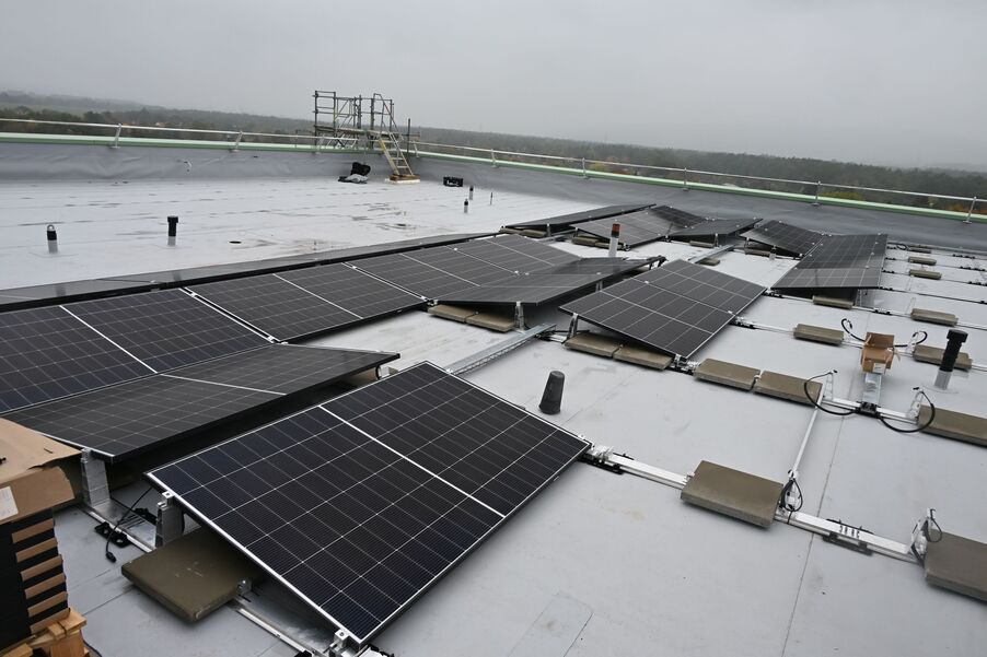 PV-Anlage auf dem Dach des BSZ Pirna