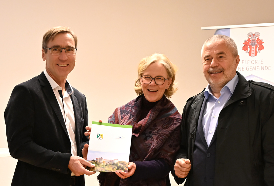 Landrat und Ministerin übergeben Fördermittelbescheid 