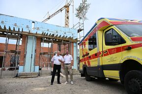 Landrat Michael Geisler und Alexander Penther, Geschäftsführer des ASB Ortsverbandes Neustadt/Sachsen e. V.