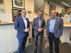 neuer und ehemaliger Bürgermeister sowie Landrat