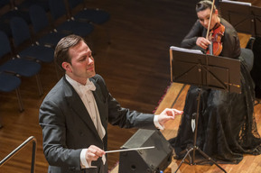 Dirigent vor Musikern